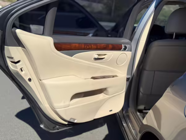 2017 Lexus LS 460 L — photo 22