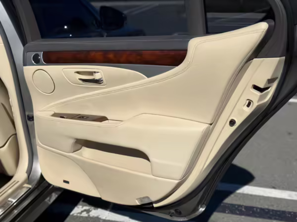 2017 Lexus LS 460 L — photo 23