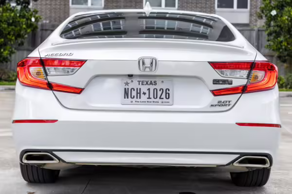 2020 Honda Accord 2.0T Sport — photo 2
