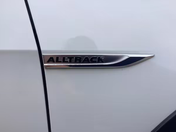 2018 Volkswagen Golf Alltrack SEL — photo 11