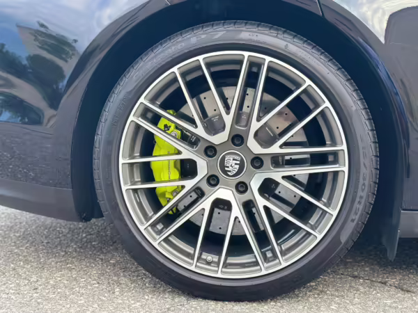 2023 Porsche Panamera Turbo S E-Hybrid — photo 7