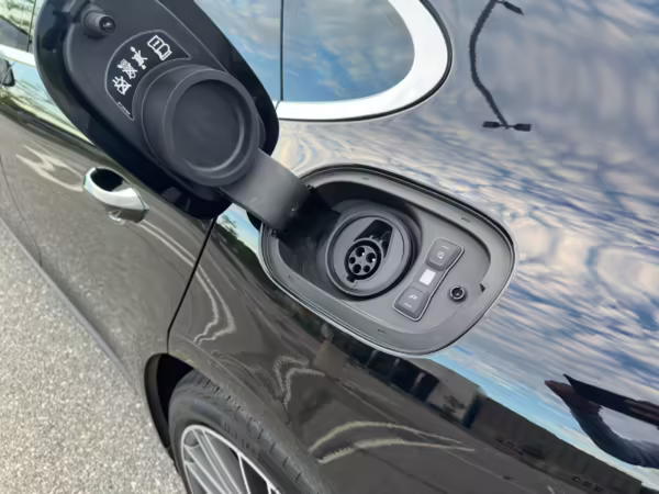 2023 Porsche Panamera Turbo S E-Hybrid — photo 33