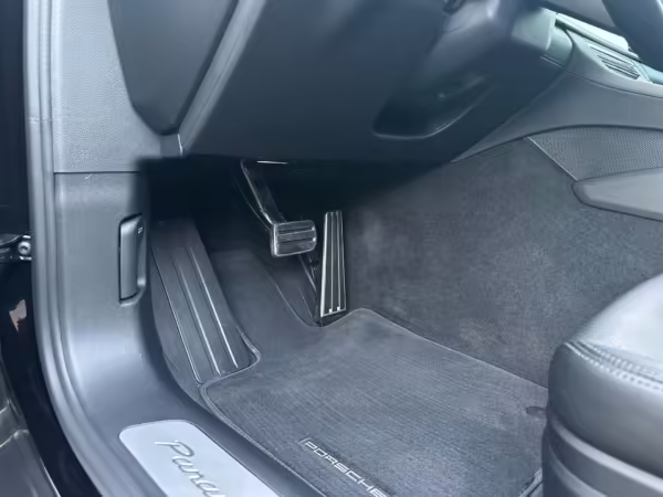 2023 Porsche Panamera Turbo S E-Hybrid — photo 58