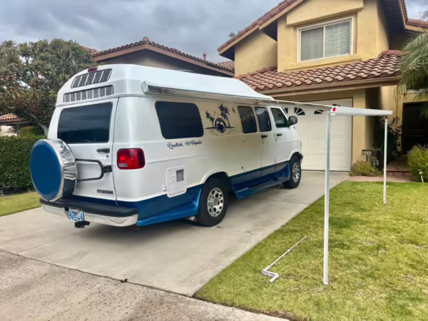 2000 Dodge Ram Van B3500 — photo 3