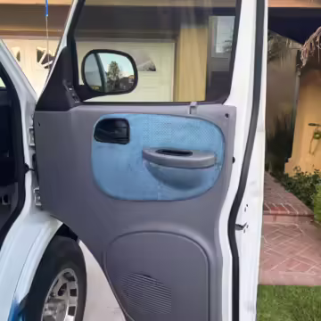 2000 Dodge Ram Van B3500 — photo 32