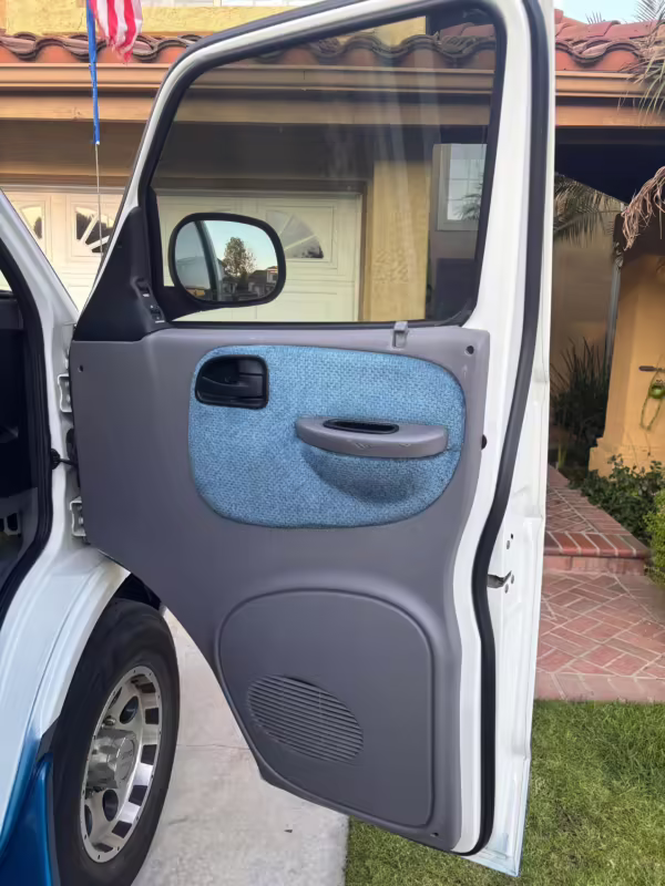 2000 Dodge Ram Van B3500 — photo 32