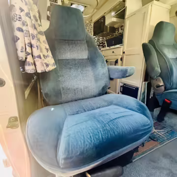 2000 Dodge Ram Van B3500 — photo 40
