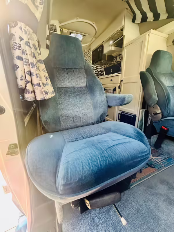 2000 Dodge Ram Van B3500 — photo 40