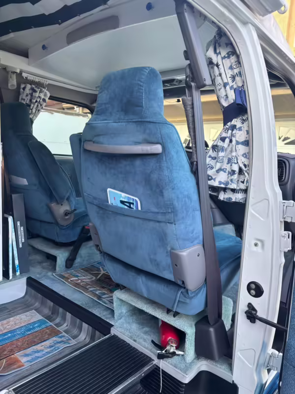 2000 Dodge Ram Van B3500 — photo 47