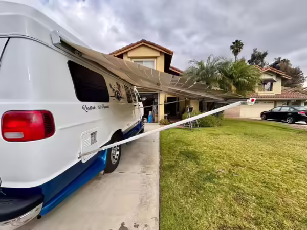 2000 Dodge Ram Van B3500 — photo 2