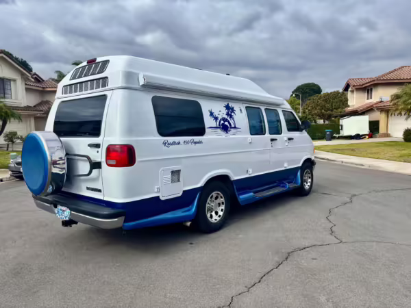 2000 Dodge Ram Van B3500 — photo 10