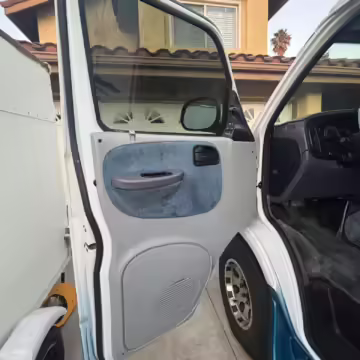 2000 Dodge Ram Van B3500 — photo 39