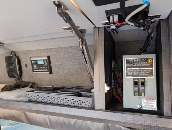 2017 Mercedes-Benz Sprinter 2500 4×4 — photo 34