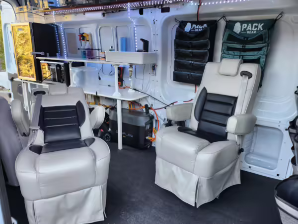 2022 Ford E-Transit 350 — photo 46