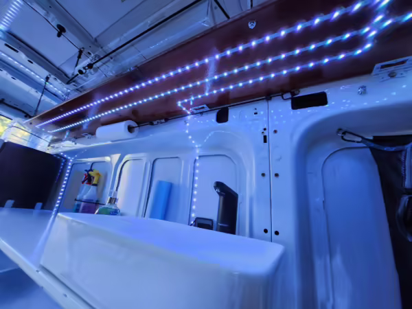 2022 Ford E-Transit 350 — photo 45