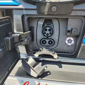 2022 Ford E-Transit 350 — photo 15