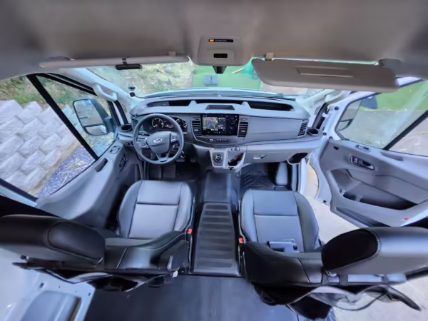 2022 Ford E-Transit 350 — photo 59