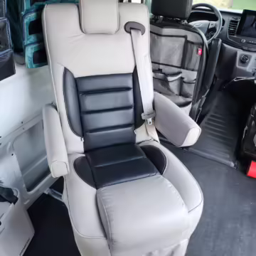 2022 Ford E-Transit 350 — photo 64