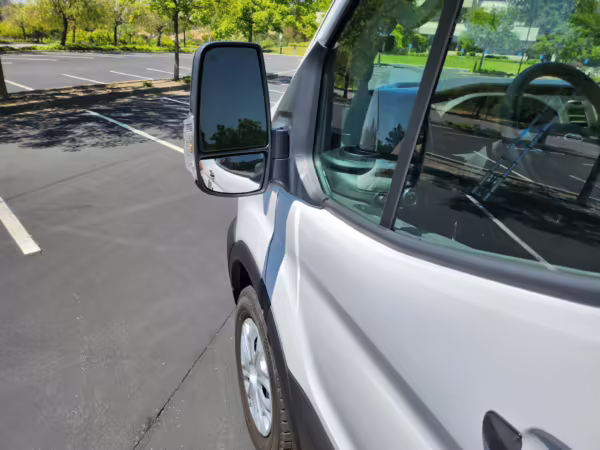 2022 Ford E-Transit 350 — photo 25