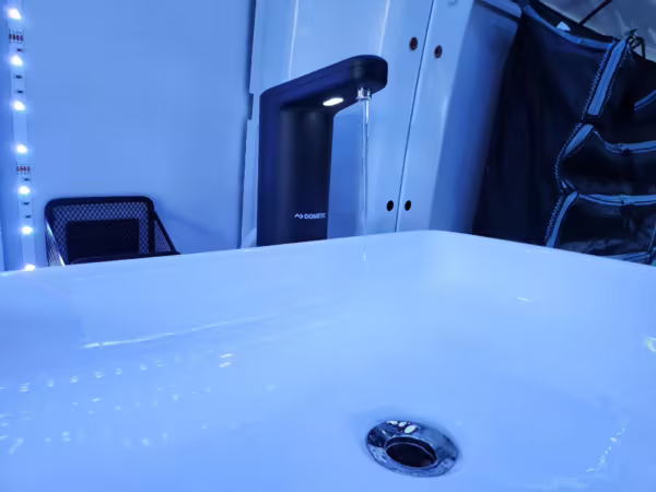 2022 Ford E-Transit 350 — photo 72