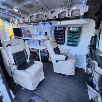 2022 Ford E-Transit 350 — photo 73