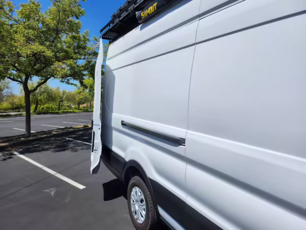 2022 Ford E-Transit 350 — photo 10