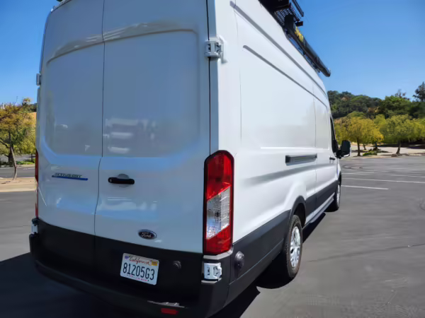 2022 Ford E-Transit 350 — photo 13