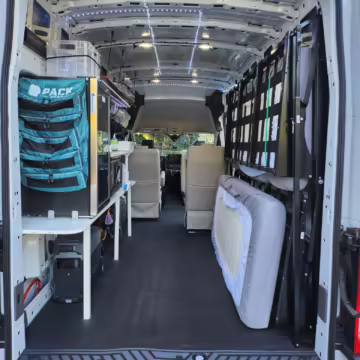 2022 Ford E-Transit 350 — photo 56