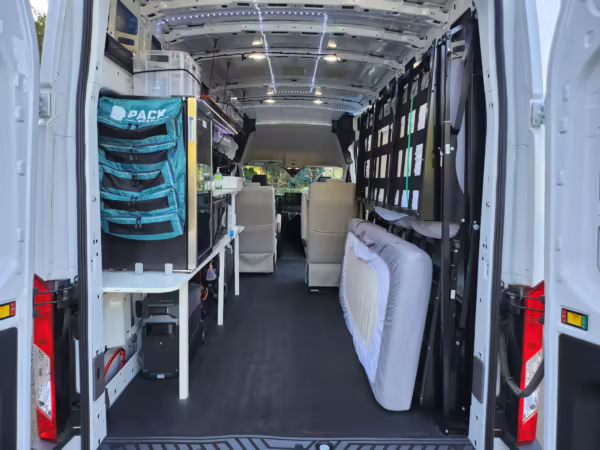 2022 Ford E-Transit 350 — photo 56