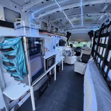 2022 Ford E-Transit 350 — photo 57