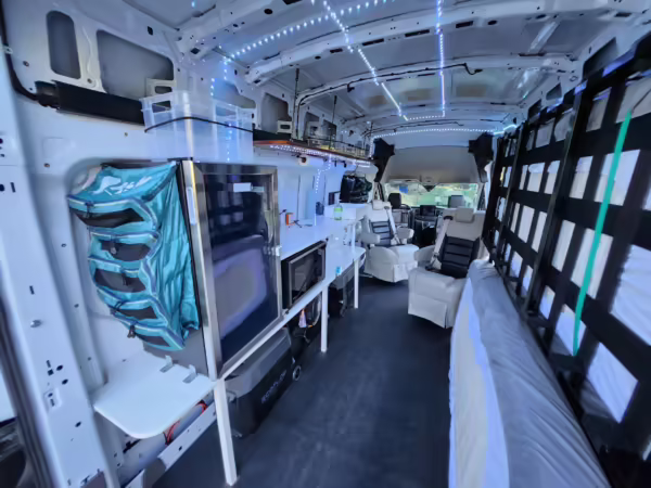 2022 Ford E-Transit 350 — photo 57