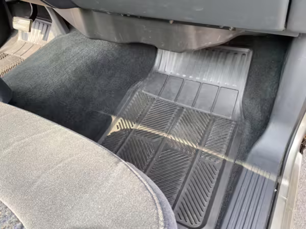 2001 Chevrolet Silverado LS 1500 — photo 36