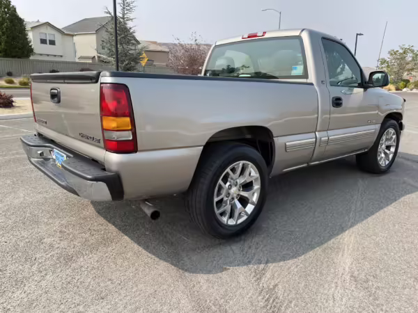 2001 Chevrolet Silverado LS 1500 — photo 18