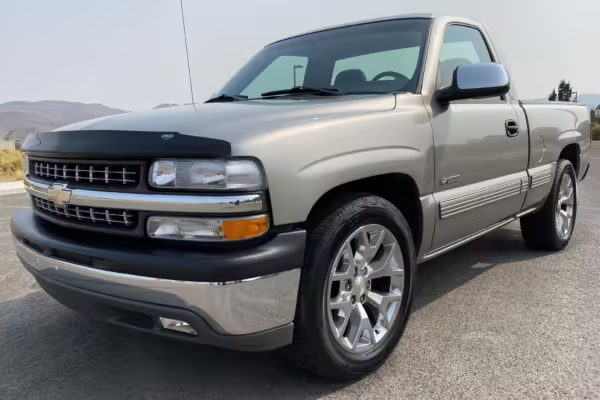 2001 Chevrolet Silverado LS 1500 — photo 3