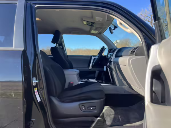 2011 Toyota 4Runner SR5 4×4 — photo 40