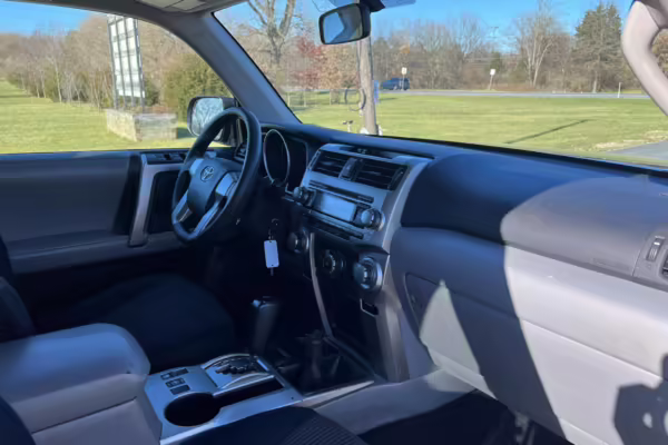 2011 Toyota 4Runner SR5 4×4 — photo 34