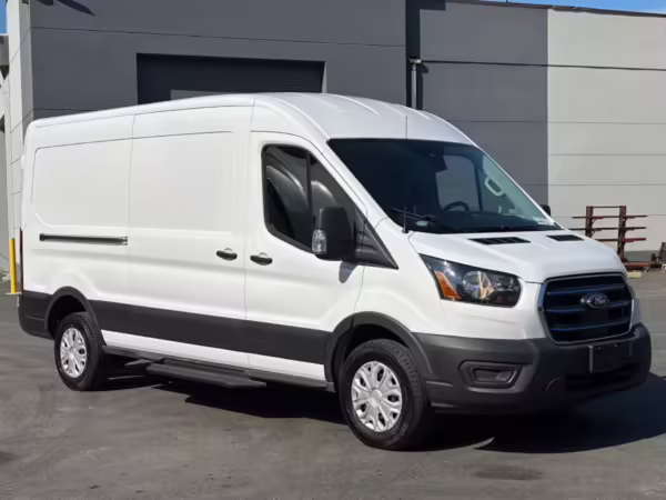 2022 Ford E-Transit 350 — photo 2