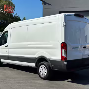 2022 Ford E-Transit 350 — photo 3