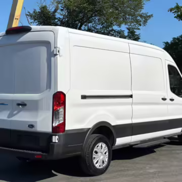 2022 Ford E-Transit 350 — photo 4
