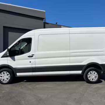 2022 Ford E-Transit 350 — photo 5