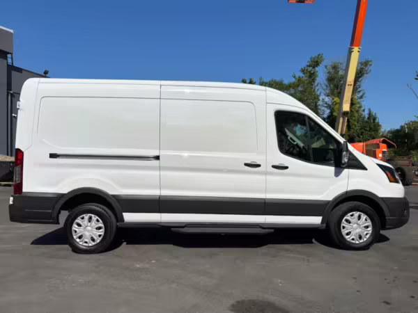2022 Ford E-Transit 350 — photo 6