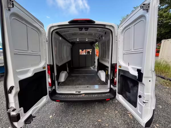 2022 Ford E-Transit 350 — photo 9