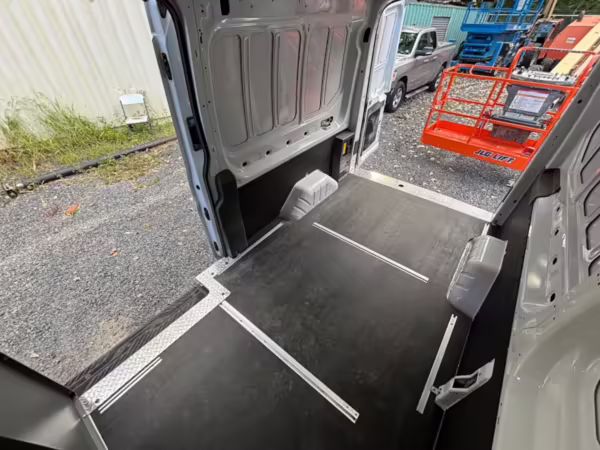 2022 Ford E-Transit 350 — photo 11