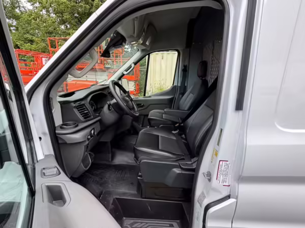 2022 Ford E-Transit 350 — photo 16