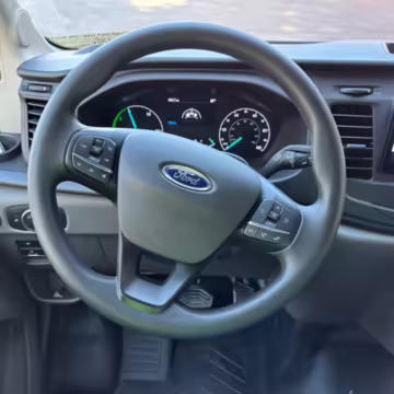 2022 Ford E-Transit 350 — photo 17