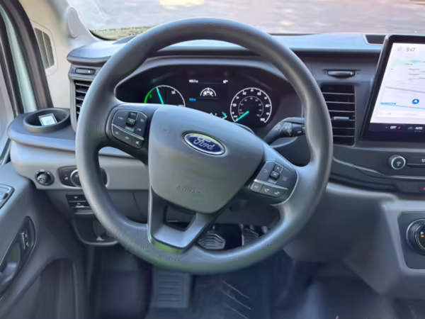 2022 Ford E-Transit 350 — photo 17