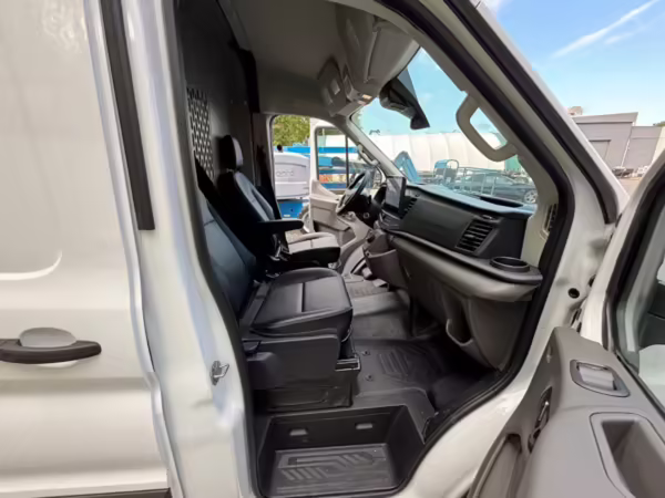 2022 Ford E-Transit 350 — photo 22