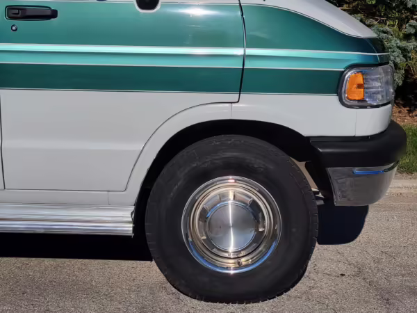 1996 Dodge Ram Van B3500 — photo 3