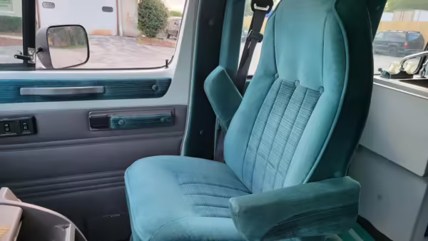 1996 Dodge Ram Van B3500 — photo 46