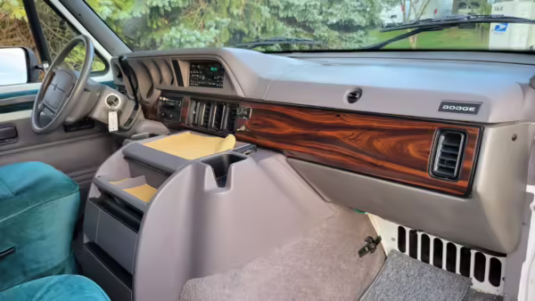 1996 Dodge Ram Van B3500 — photo 58